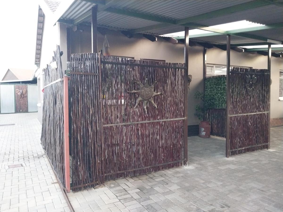 קלרקסדורפ African Elephant'S Den מראה חיצוני תמונה